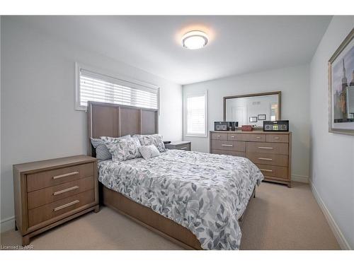 1 Tuscany Court, St. Catharines, ON - Indoor Photo Showing Bedroom