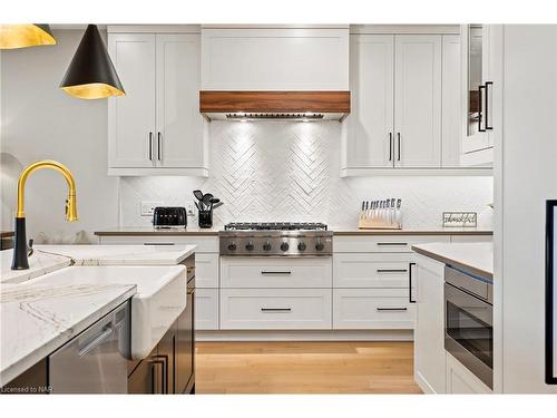 45 Peach Tree Common, St. Catharines, ON - Indoor Photo Showing Kitchen With Upgraded Kitchen