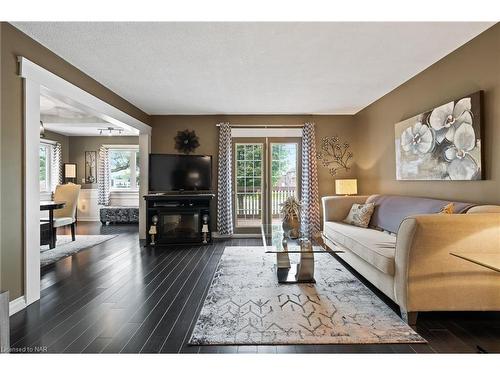 263 Barrick Road, Port Colborne, ON - Indoor Photo Showing Living Room