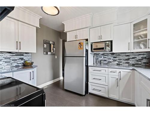 263 Barrick Road, Port Colborne, ON - Indoor Photo Showing Kitchen With Upgraded Kitchen