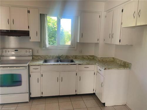 63 Tupper Drive, Thorold, ON - Indoor Photo Showing Kitchen With Double Sink