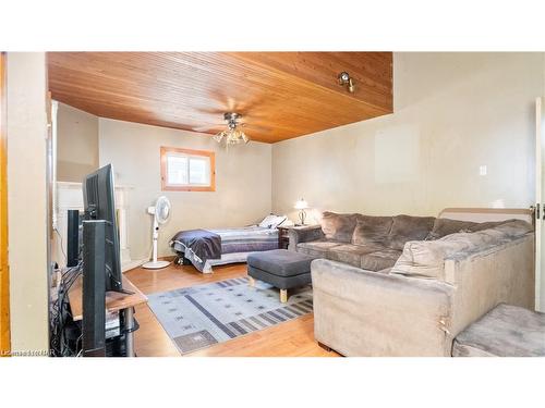 41 Berryman Avenue, St. Catharines, ON - Indoor Photo Showing Living Room