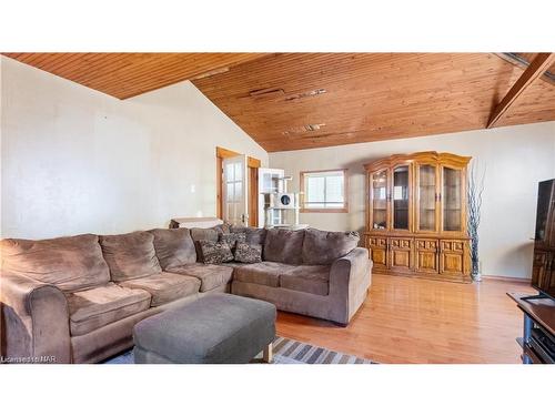 41 Berryman Avenue, St. Catharines, ON - Indoor Photo Showing Living Room