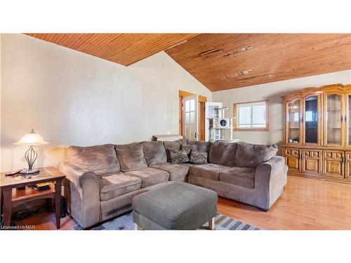 41 Berryman Avenue, St. Catharines, ON - Indoor Photo Showing Living Room