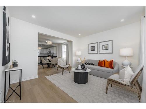 158 Niagara Falls Road, Thorold, ON - Indoor Photo Showing Living Room