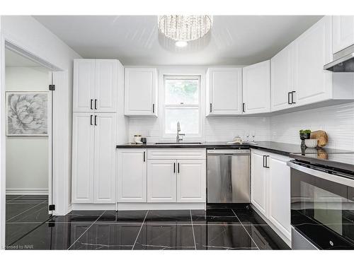 158 Niagara Falls Road, Thorold, ON - Indoor Photo Showing Kitchen