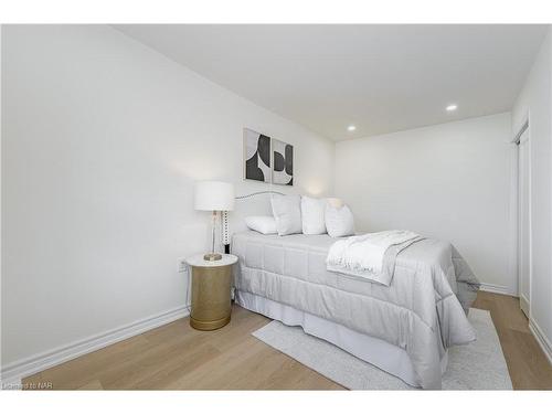 158 Niagara Falls Road, Thorold, ON - Indoor Photo Showing Bedroom