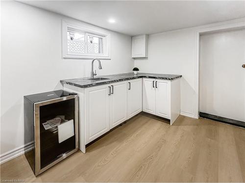 158 Niagara Falls Road, Thorold, ON - Indoor Photo Showing Kitchen