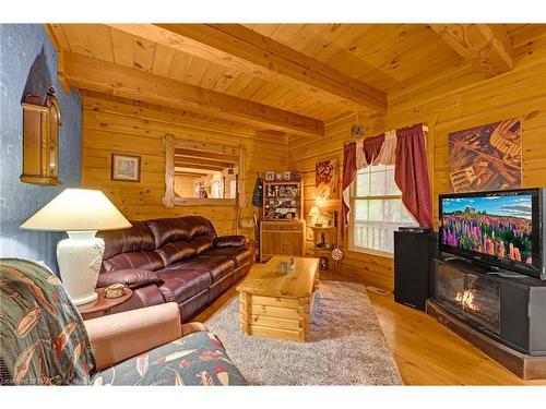 8 Four Mile Creek Road, Niagara-On-The-Lake, ON - Indoor Photo Showing Living Room With Fireplace