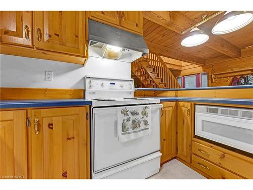 8 Four Mile Creek Road, Niagara-On-The-Lake, ON - Indoor Photo Showing Kitchen