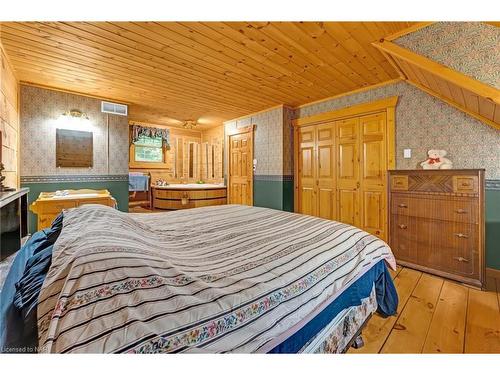 8 Four Mile Creek Road, Niagara-On-The-Lake, ON - Indoor Photo Showing Bedroom