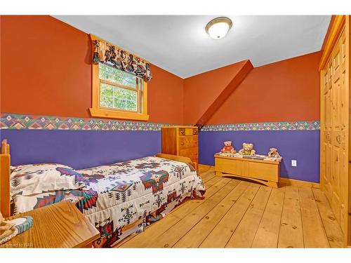 8 Four Mile Creek Road, Niagara-On-The-Lake, ON - Indoor Photo Showing Bedroom