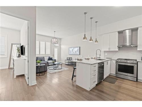 74 Cannery Drive, Niagara-On-The-Lake, ON - Indoor Photo Showing Kitchen With Upgraded Kitchen