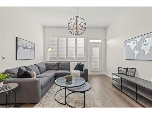 74 Cannery Drive, Niagara-On-The-Lake, ON - Indoor Photo Showing Living Room