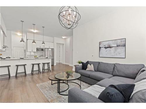 74 Cannery Drive, Niagara-On-The-Lake, ON - Indoor Photo Showing Living Room