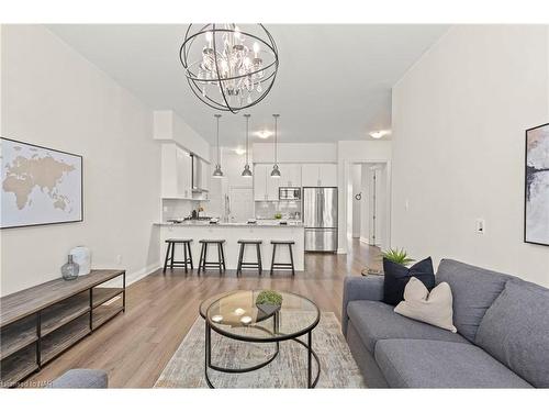 74 Cannery Drive, Niagara-On-The-Lake, ON - Indoor Photo Showing Living Room