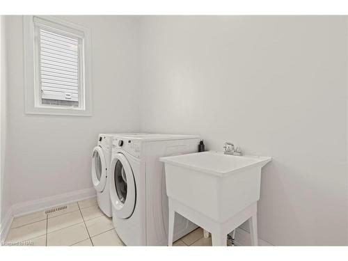 74 Cannery Drive, Niagara-On-The-Lake, ON - Indoor Photo Showing Laundry Room