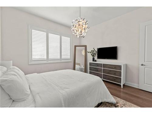 74 Cannery Drive, Niagara-On-The-Lake, ON - Indoor Photo Showing Bedroom