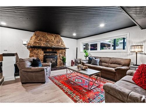 7180 Woodington Road, Niagara Falls, ON - Indoor Photo Showing Living Room With Fireplace