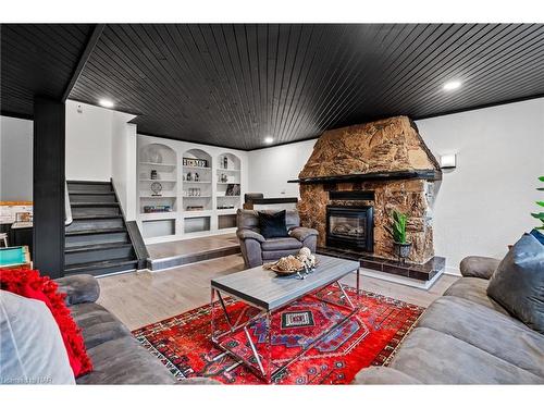 7180 Woodington Road, Niagara Falls, ON - Indoor Photo Showing Living Room With Fireplace