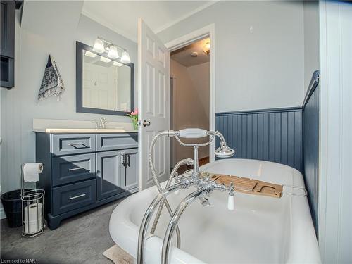 219 Lakeshore Road, St. Catharines, ON - Indoor Photo Showing Bathroom