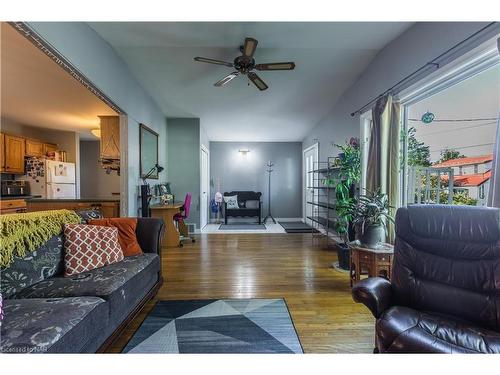 29 Lillian Place, Fort Erie, ON - Indoor Photo Showing Living Room