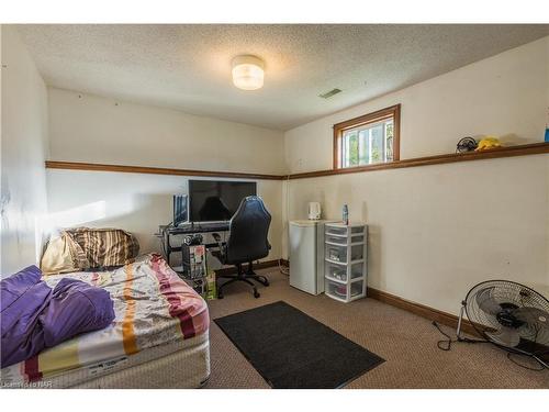 29 Lillian Place, Fort Erie, ON - Indoor Photo Showing Bedroom