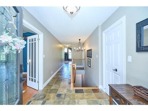 8103 Costabile Drive, Niagara Falls, ON - Indoor Photo Showing Other Room