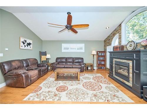 8103 Costabile Drive, Niagara Falls, ON - Indoor Photo Showing Living Room With Fireplace