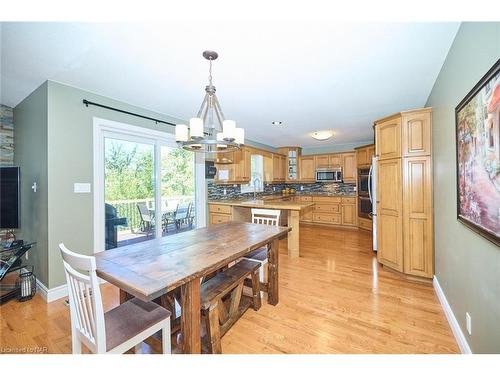 8103 Costabile Drive, Niagara Falls, ON - Indoor Photo Showing Dining Room