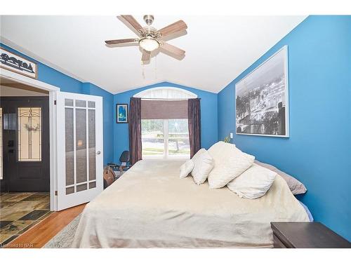 8103 Costabile Drive, Niagara Falls, ON - Indoor Photo Showing Bedroom