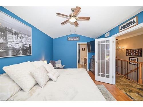 8103 Costabile Drive, Niagara Falls, ON - Indoor Photo Showing Bedroom