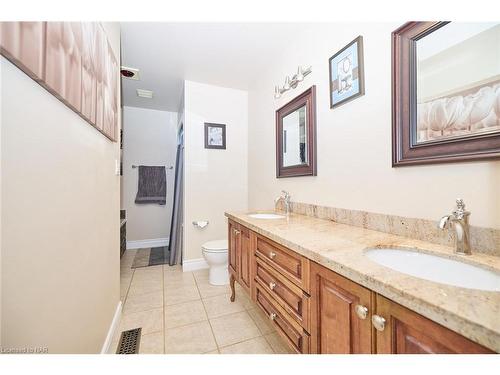 8103 Costabile Drive, Niagara Falls, ON - Indoor Photo Showing Bathroom