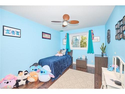 8103 Costabile Drive, Niagara Falls, ON - Indoor Photo Showing Bedroom