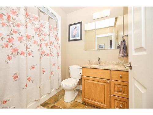 8103 Costabile Drive, Niagara Falls, ON - Indoor Photo Showing Bathroom