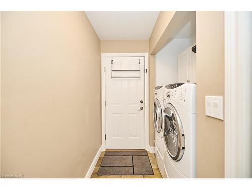 8103 Costabile Drive, Niagara Falls, ON - Indoor Photo Showing Laundry Room