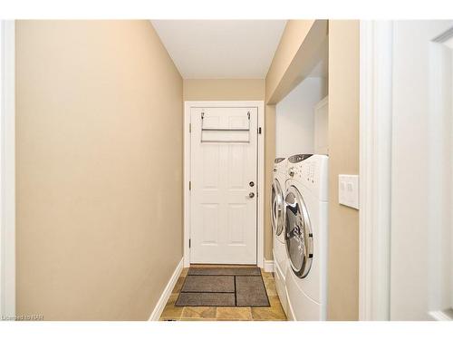 8103 Costabile Drive, Niagara Falls, ON - Indoor Photo Showing Laundry Room