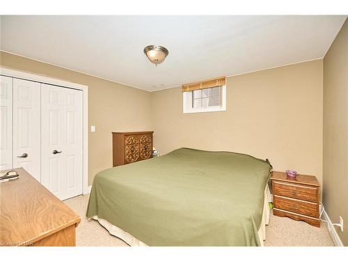 8103 Costabile Drive, Niagara Falls, ON - Indoor Photo Showing Bedroom