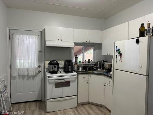 30-30 1/2 Wiley Street, St. Catharines, ON - Indoor Photo Showing Kitchen