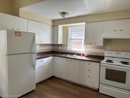 30-30 1/2 Wiley Street, St. Catharines, ON - Indoor Photo Showing Kitchen With Double Sink