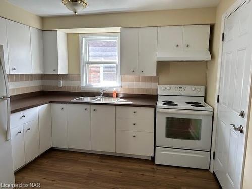 30-30 1/2 Wiley Street, St. Catharines, ON - Indoor Photo Showing Kitchen With Double Sink