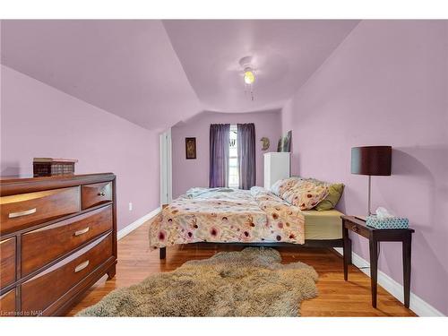 1291 Concession 2 Road, Niagara-On-The-Lake, ON - Indoor Photo Showing Bedroom