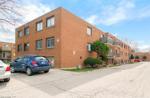 31-450 Carlton Street, St. Catharines, ON - Outdoor