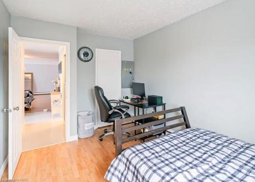 31-450 Carlton Street, St. Catharines, ON - Indoor Photo Showing Bedroom