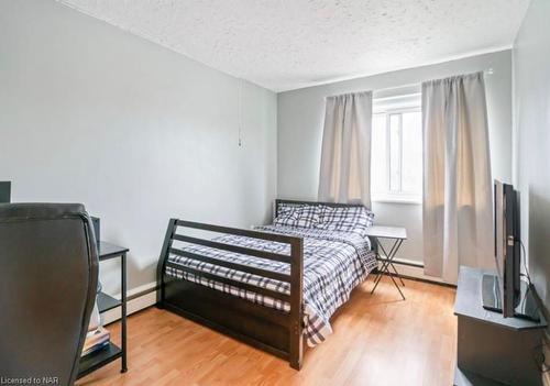 31-450 Carlton Street, St. Catharines, ON - Indoor Photo Showing Bedroom