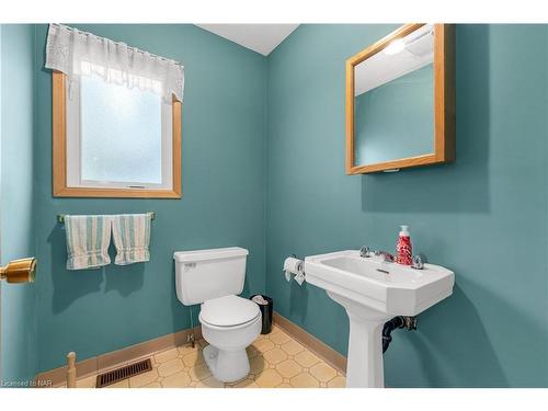 18 Hooker Street, Welland, ON - Indoor Photo Showing Bathroom