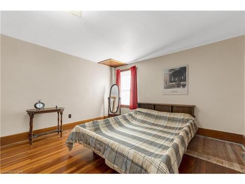 18 Hooker Street, Welland, ON - Indoor Photo Showing Bathroom