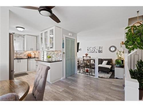 47 Greenmeadow Court, St. Catharines, ON - Indoor Photo Showing Dining Room