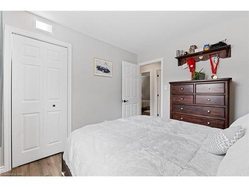 47 Greenmeadow Court, St. Catharines, ON - Indoor Photo Showing Bedroom