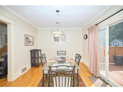 5791 Dorchester Road N, Niagara Falls, ON - Indoor Photo Showing Dining Room